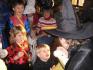 Na Pohádkový karneval přišla zhruba stovka dětí a rodičů. V programu plném písniček a soutěží si přišly na své nejen děti. (24. února 2008)